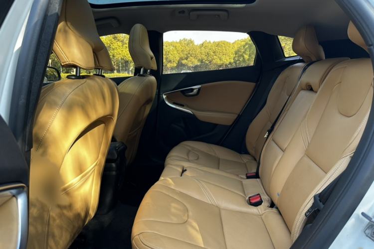 Used Volvo V40 2017 T3 Zhiyi Edition
