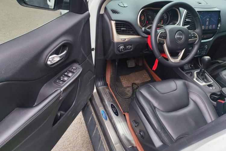 Used  Cherokee 2016 2.4L Leading Edition
