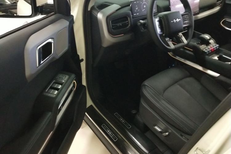 Used  Titanium 3 2025 501 km All-Wheel Drive Intelligent Driving Max Edition