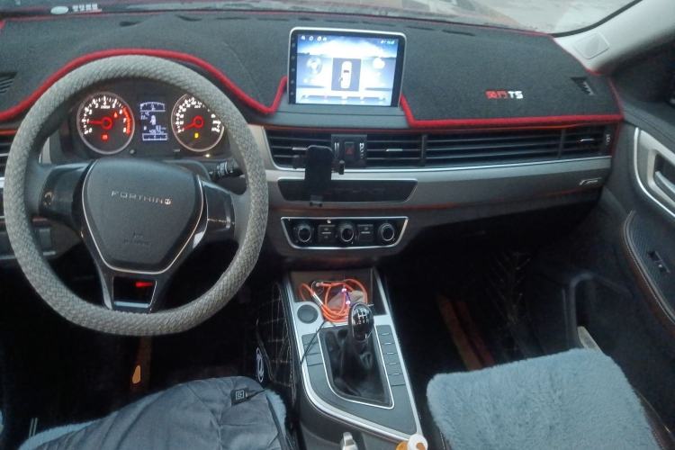 Used FORTHING T5 2022 Grand Edition 1.6L Manual Dream-Chasing Five-Seat Model
