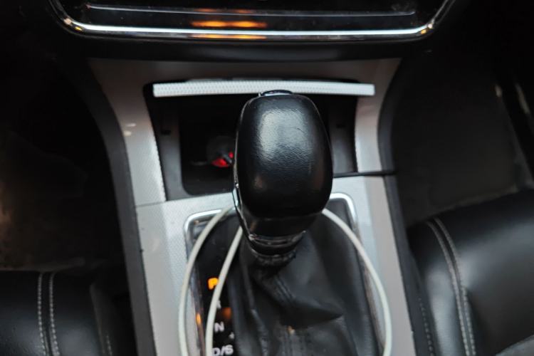 Used Roewe RX5 2016 20T Two-Wheel Drive Automatic Internet Smart Edition
