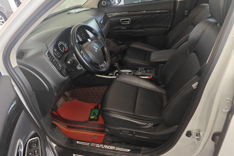Used Mitsubishi Outlander 2019 2.4L 4x4 Zhi Xiang Edition 5 Seats China VI Standard
