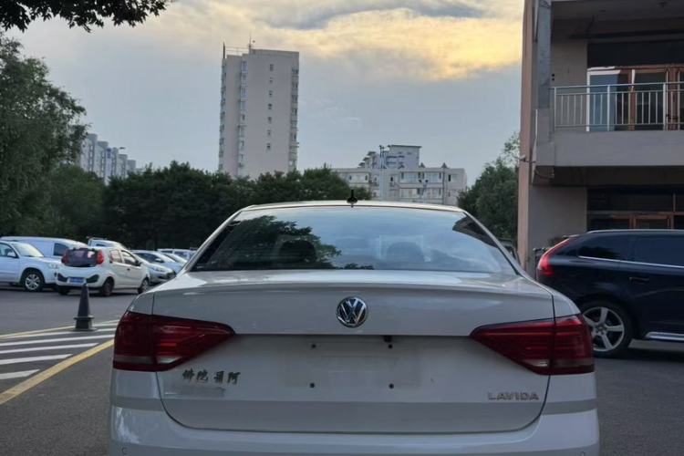 Used Volkswagen Lavida 2015 1.6L Manual Fashion Edition
