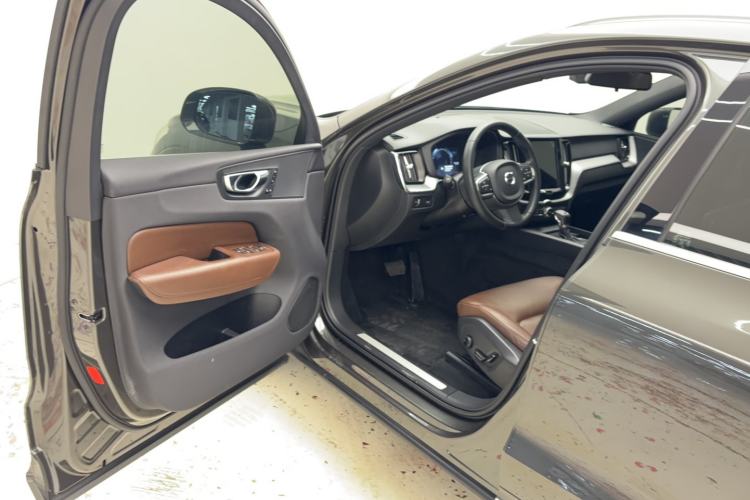 Used Volvo XC60 2021 T5 4x4 Smart Luxury Edition
