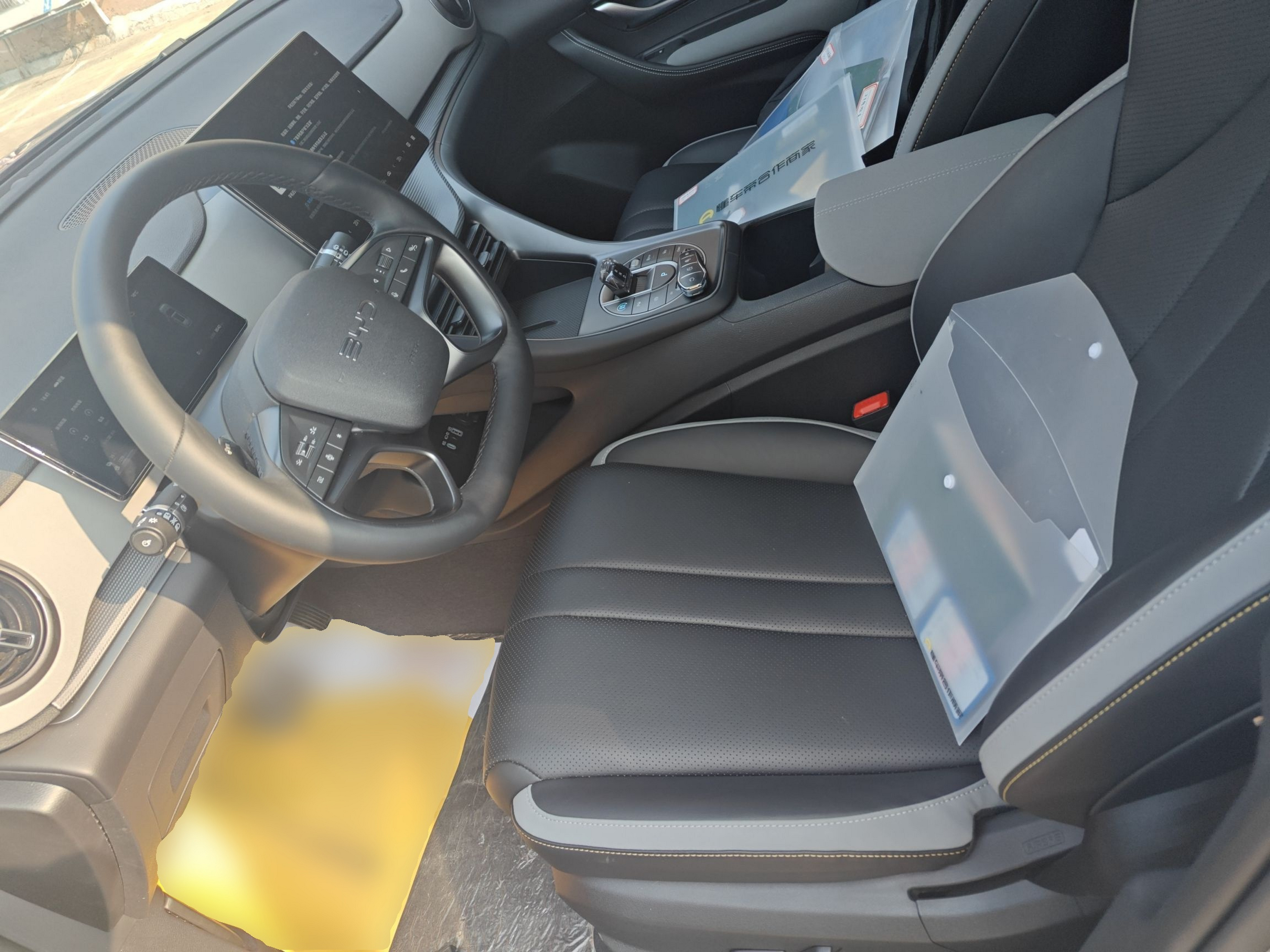 المقاعد الأمامية داخل السيارة