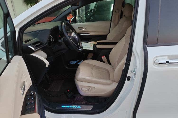 Used Toyota Sienna 2021 2.5L Hybrid Premium Edition
