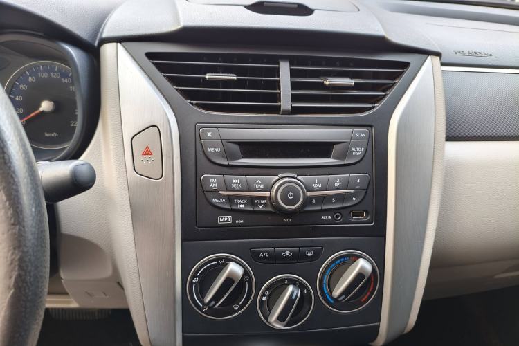 Used Venucia R50 2015 1.6L Automatic Fashion Edition
