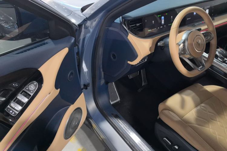 Used VOYAH FREE 2021 Four-Wheel Drive Standard Range-Extended Exclusive Luxury Package
