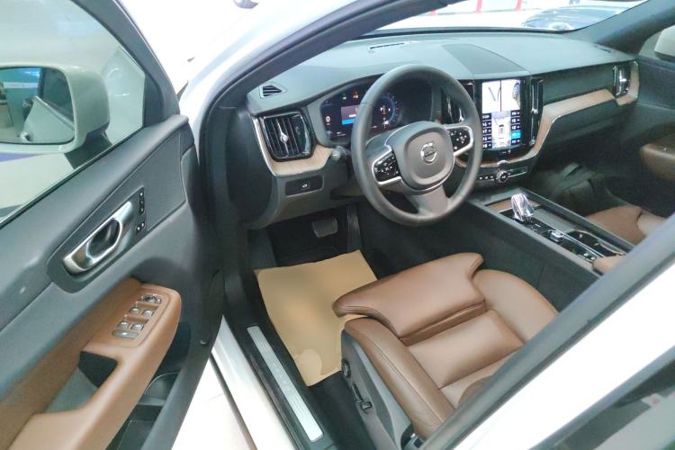 Used Volvo XC60 2024 B5 4x4 Smart Luxury Edition