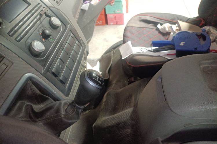 Used Foton Scenic G7 2017 2.0L Long-Wheelbase Commercial Van High Roof 2 Seats 4Q20M
