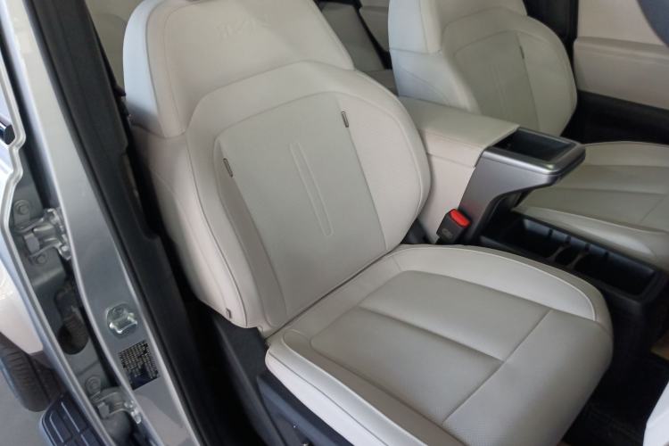 Used  V23 2025 401 Two-Wheel Drive Intelligent Driving Version
