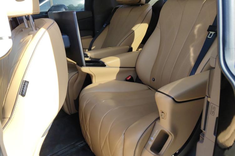 Used Denza D9 2022 EV 600 Four-Wheel Drive Flagship Model
