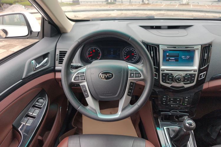 Used BYD Surui 2015 Revised Version 1.5L Manual Luxury Edition
