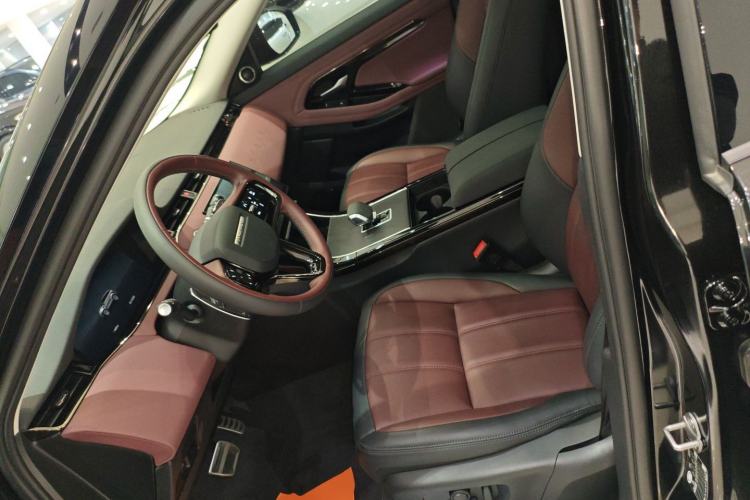 Used Land Rover Range Rover Evoque 2024 Aurora L 249 PS Prestige Light-Chasing Edition
