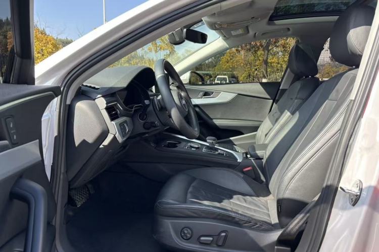 Used Audi A4L 2018 30th Anniversary Edition 40 TFSI Fashion Model
