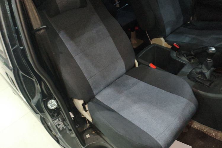 Used FORTHING Lingzhi 2023 M5L 1.6L Base Model 7 Seats
