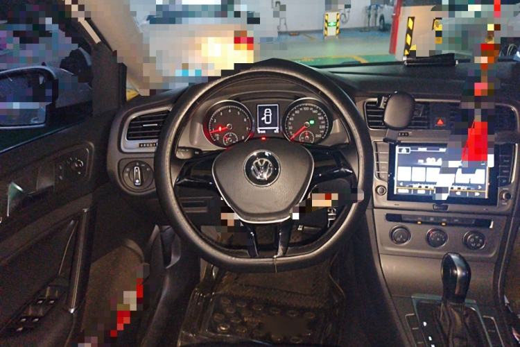 Used Volkswagen Golf 2016 230TSI Automatic Comfort Version
