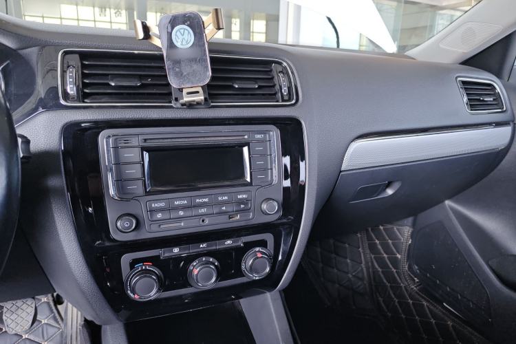 Used Volkswagen Sagitar 2015 1.6L Manual Comfort Model