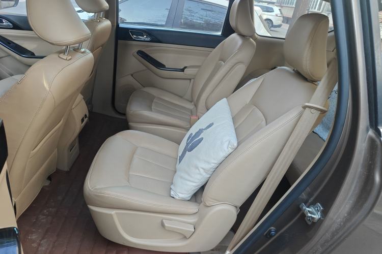 Used Baojun 730 2014 1.5L manual Comfort ESP version 7 seats

