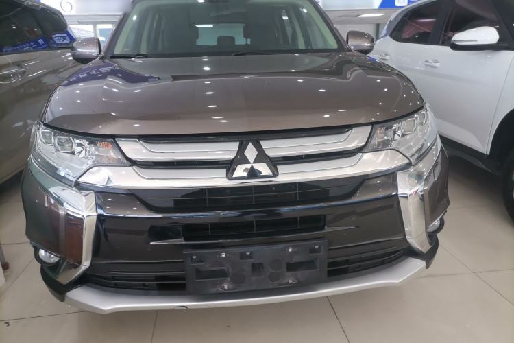 Used Mitsubishi Outlander 2016 2.4L 4x4 Luxury Edition 7-Seater
