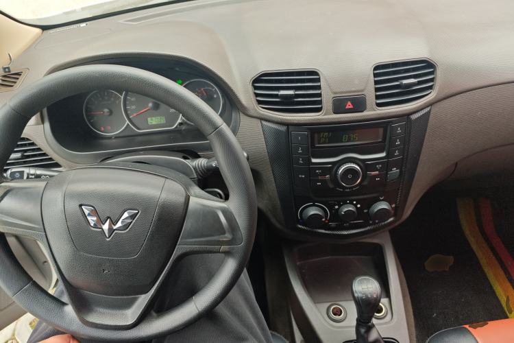 Used Wuling Hongguang 2015 1.5L S Basic Version China V Standard
