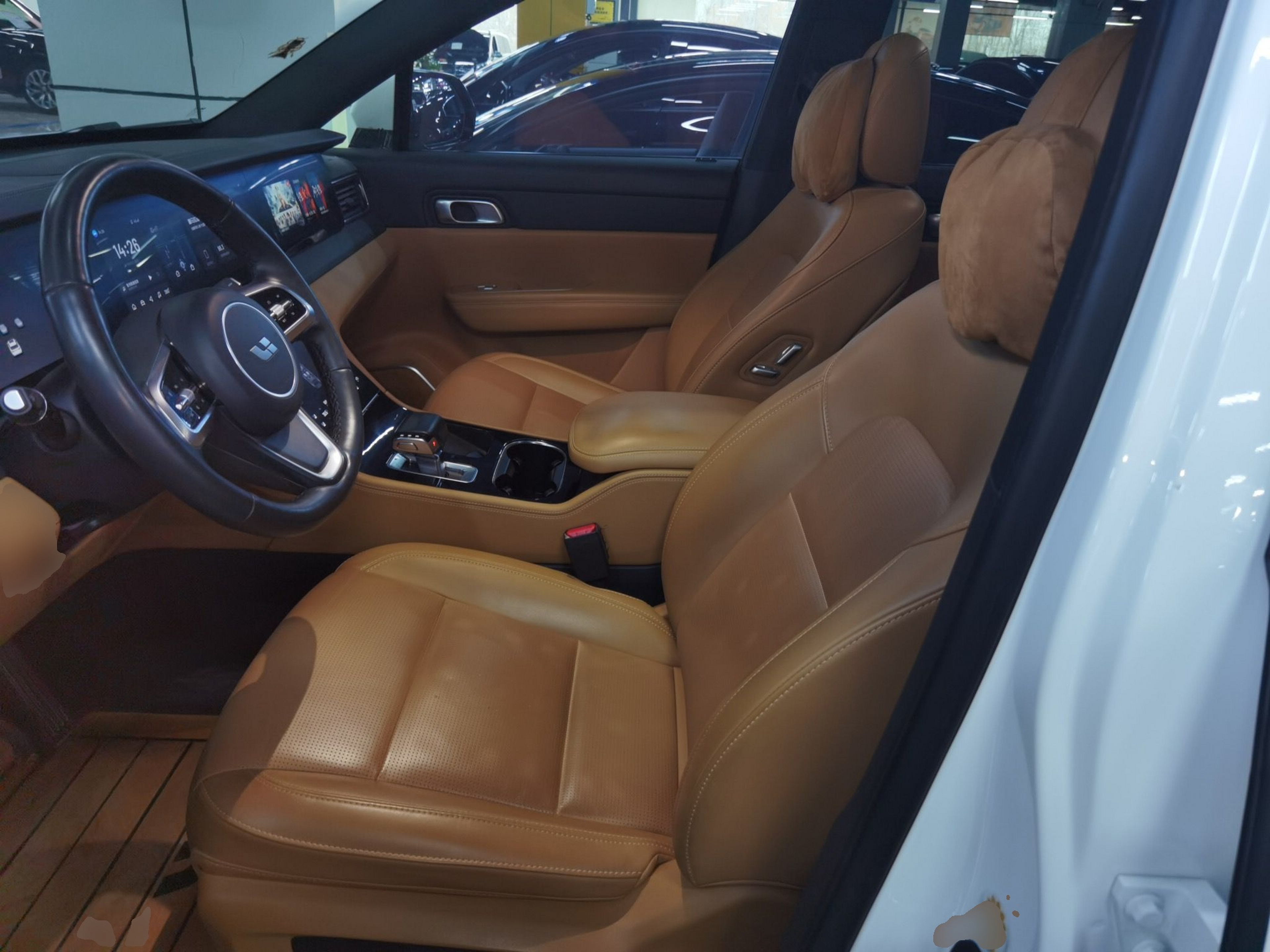 Переднее сиденье в автомобиле