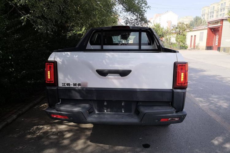 Used JMC Yuhu 9 2019 2.0T Automatic Gasoline Two-Wheel Drive Luxury Edition
