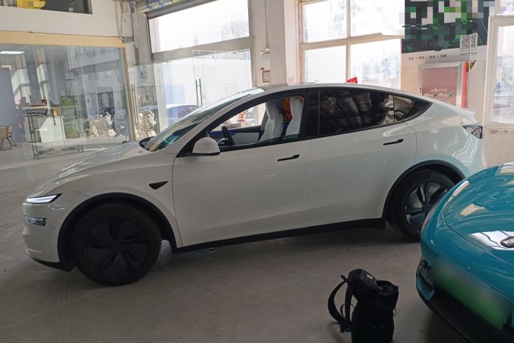 Used Tesla Model Y 2025 Long-Range All-Wheel Drive First Edition
