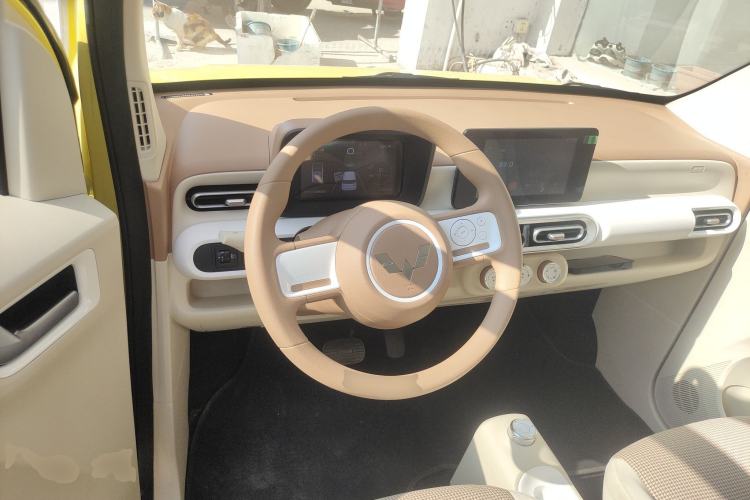 Used Wuling Hongguang MINIEV 2024 3rd Generation 215km Advanced Version
