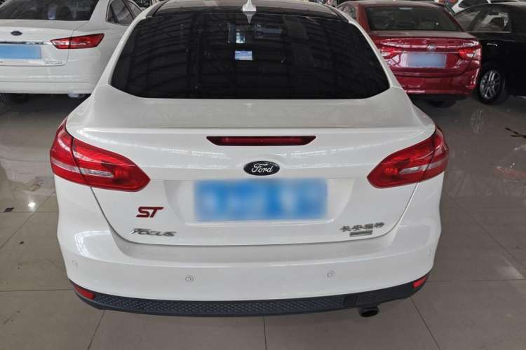 Used Ford Focus 2018 Sedan Classic EcoBoost 180 Automatic Elite Model
