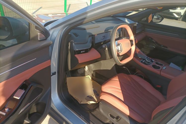 Used  L6 2025 EM-i 140km Starship Edition
