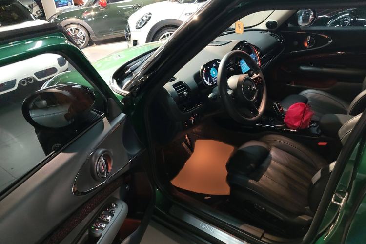 Used  Clubman 2023 1.5T COOPER Connoisseur
