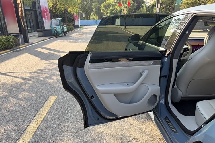 Used Hima Luxeed S7 2025 705 km Max
