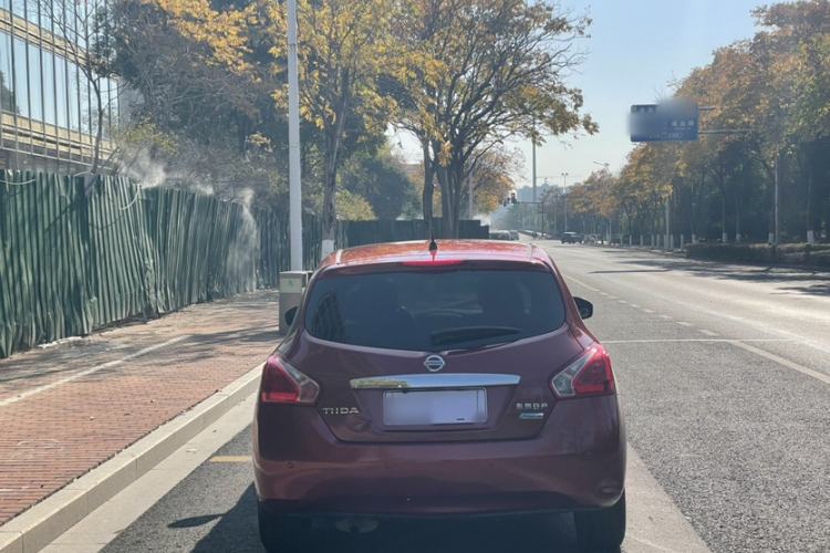 Used Nissan Tiida 2013 1.6L CVT Cool Cafe Edition
