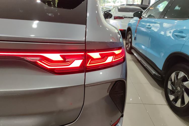 Used BYD Song L EV 2025 Intelligent Driving Version 602 km Range LiDAR-equipped All-Wheel-Drive Type