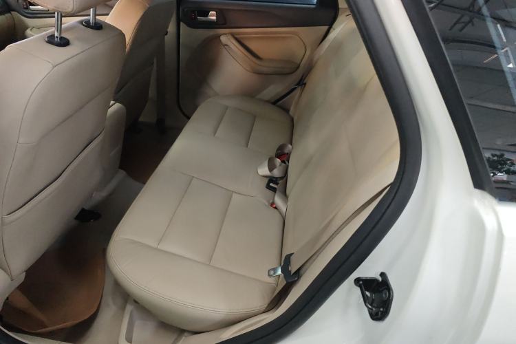 Used Ford Focus 2013 Hatchback Classic 1.8L Automatic Fashion Edition
