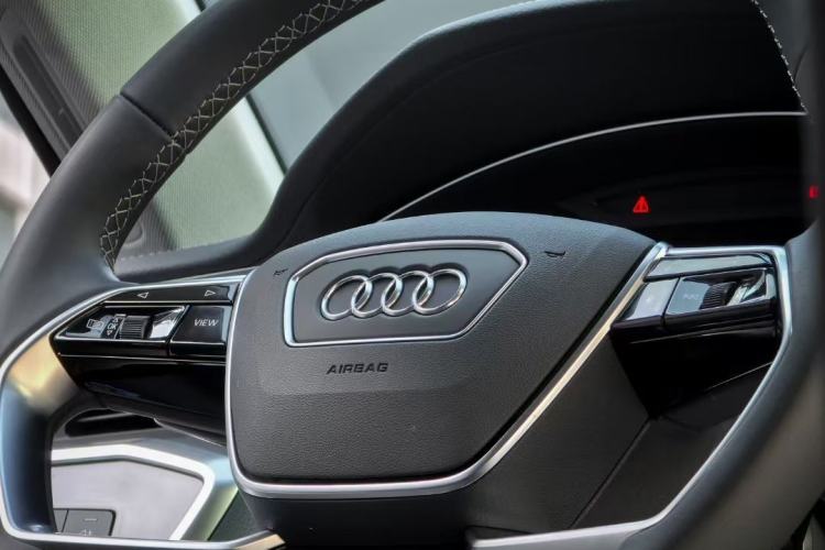 Used Audi A7L 2024 45TFSI S-line Dream-Building Edition Flow Crystal Package
