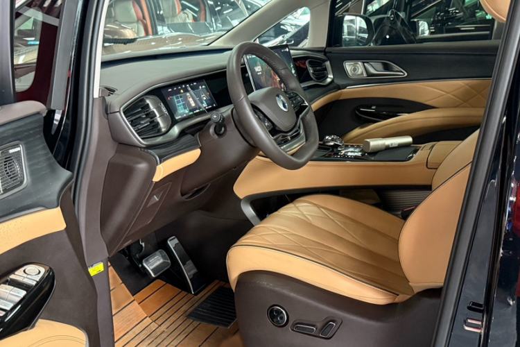 Used Denza D9 2024 DM-i 980 Four-Wheel Drive Prestige Model
