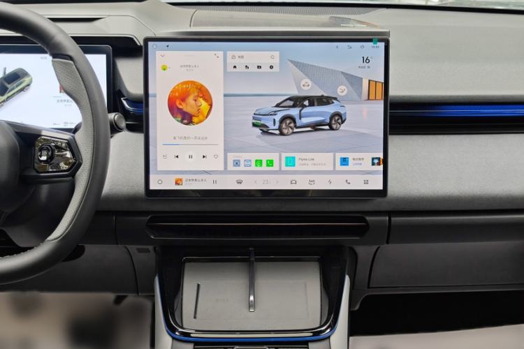 Used Lynk & Co 08 EM-P 2025 220 km All-Wheel-Drive Performance Halo
