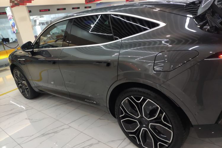 Used  11 2022 Ultra-Long Range Dual-Motor Luxury Edition 5 Seats
