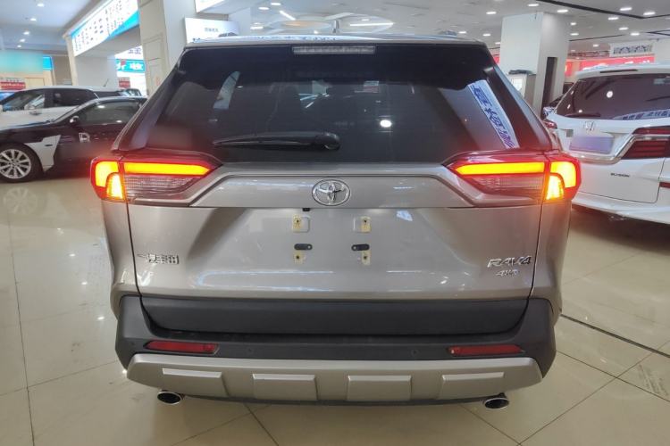 Used Toyota RAV4 2022 2.0L CVT 4x4 Style Plus Edition
