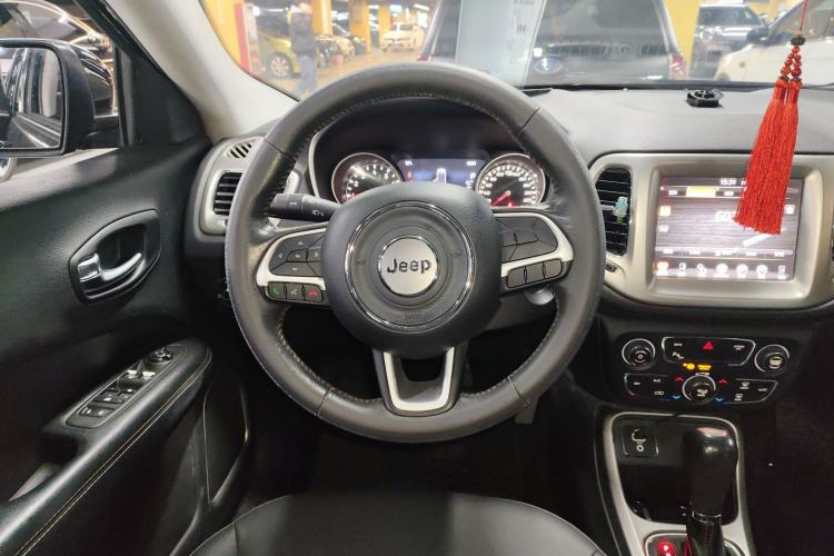 Used  Compass 2017 200T Automatic Family Edition
