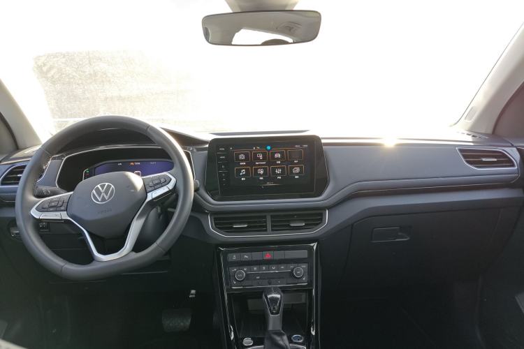 Used Volkswagen Tharu 2025 NewRui 300TSI Prestige Edition
