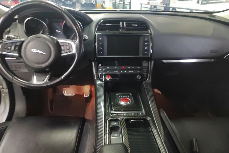 Used Jaguar F-PACE 2018 2.0T Two-Wheel Drive Urban Deluxe Edition
