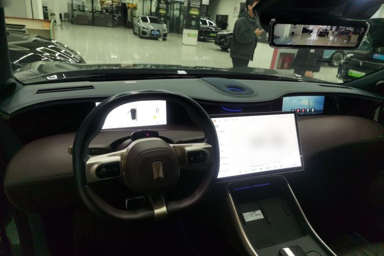 Used  11 2022 Ultra-Long Range Dual-Motor Luxury Edition 4 Seats
