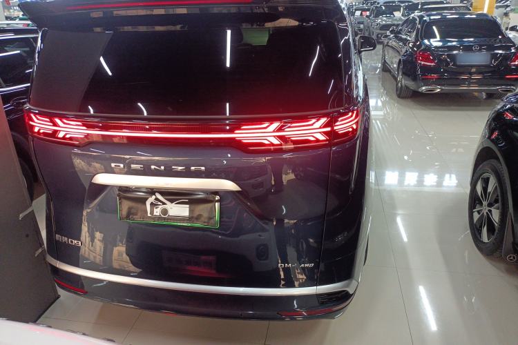Used Denza D9 2022 DM-i 970 Four-Wheel Drive Flagship Model
