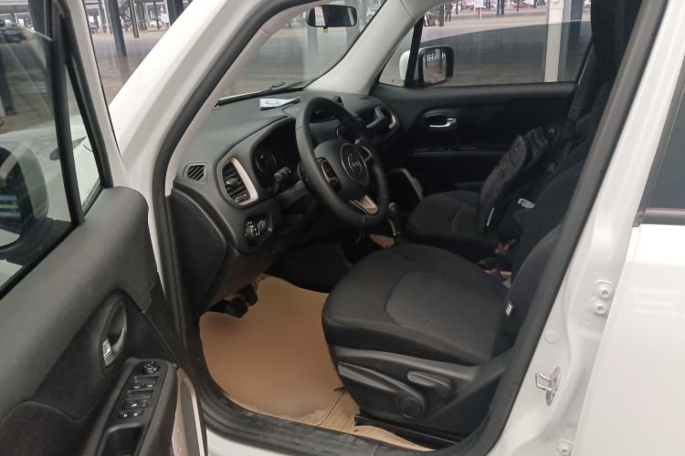 Used  Renegade 2018 Connected Large Screen Version 180T Automatic High-Energy Edition
