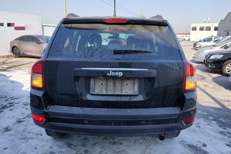 Used  Compass (Import) 2015 2.0L two-wheel drive sport version
