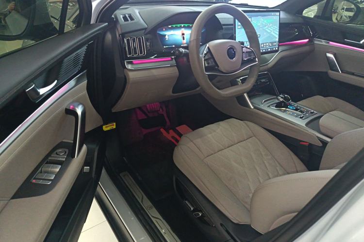 Used BYD Tang New Energy 2024 DM-i Glory Edition 112KM Prestige Model
