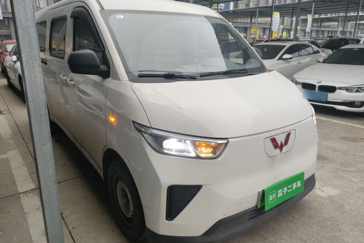 Used Wuling Yangguang 2024 300KM Comfort Version Passenger Van 75kW
